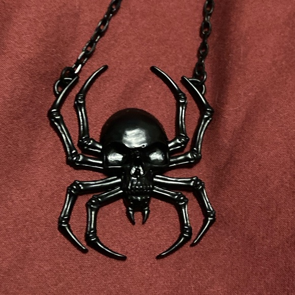 KILLSTAR Deadly spider statement necklace - Picture 3 of 5